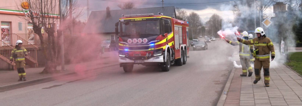 Nowy wóz strażacki trafił do OSP Kuźnica [Film]
