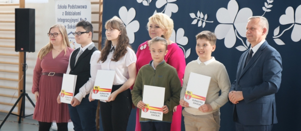 Stypendia dla uzdolnionej młodzieży z gminy Sok&oacute;łka zostały rozdane [Film, Zdjęcia]