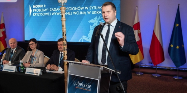 Czarnek: przekazaliśmy samorządom 980 mln zł na pokrycie koszt&oacute;w edukacji dzieci ukraińskich