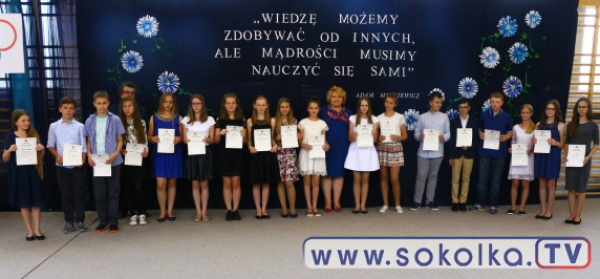 Uzdolnieni uczniowie otrzymali stypendia [Zdjęcia]