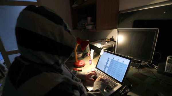 150 fałszywych zbi&oacute;rek na powodzian. CBZC ostrzega: oszuści polują na Twoje dane!