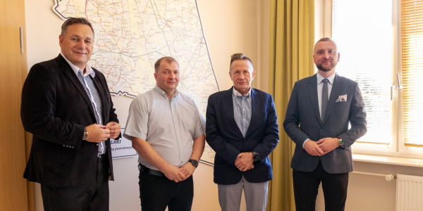 Nowy Proboszcz Parafii w Kuźnicy Powitany przez Przedstawicieli Powiatu Sok&oacute;lskiego [Zdjęcia]