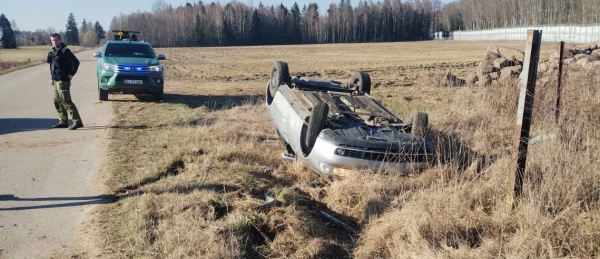 Funkcjonariusze Straży Granicznej z Kuźnicy udzielili pomocy podczas wypadku drogowego