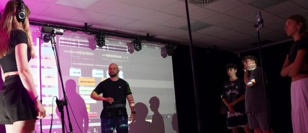 M-GOK w Dąbrowie Białostockiej realizuje projekt „Wędrówka ze sztuką dla każdego- Nowe Horyzonty!”