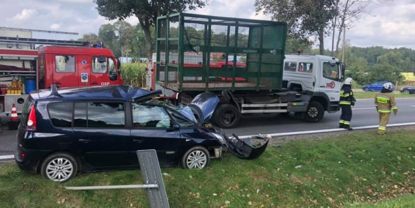 NA SYGNALE: Wypadek na S8. Kierowca samochodu osobowego jadący w stronę Augustowa nie wyhamował przed jadącą przed nim ciężar&oacute;wką [Zdjęcia]