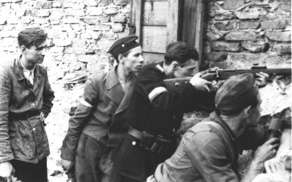 78 lat temu w Warszawie wybuchło powstanie &ndash; największa akcja zbrojna podziemia w okupowanej przez Niemc&oacute;w Europie