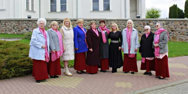 Spotkanie Adoracyjne Senior&oacute;w z Jezusem Eucharystycznym [Zdjęcia]