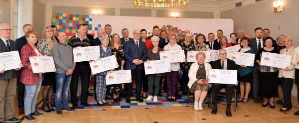 25 tys. złotych na realizację projektu &bdquo;Seniorzy łączą pokolenia&rdquo; [Zdjęcia]