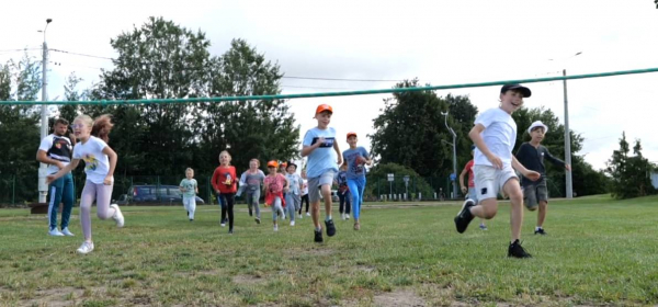 Jak bawią się dzieci na wakacyjnych p&oacute;łkoloniach? [Film]
