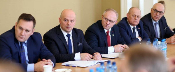 "Mądre głowy" zasiadły do rozm&oacute;w