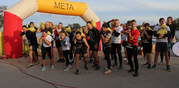 32 zawodnik&oacute;w zmierzyło się z przeszkodami na ekstremalnej przeprawie w Sok&oacute;łce [Film, Zdjęcia]