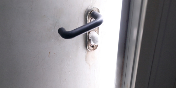 Śpią w kurtkach, czapkach i pod pierzynami. A podobno mamy XXI wiek