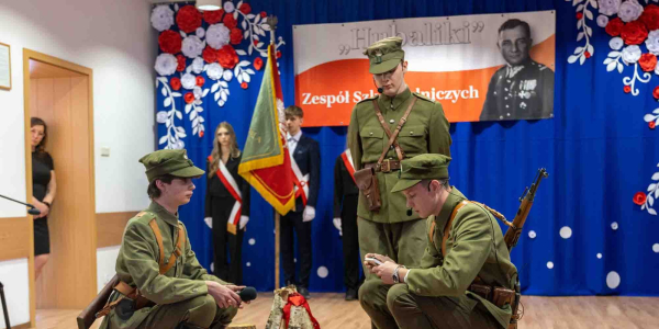 Ich patron to postać, kt&oacute;ra niezmiennie pozostaje wzorem do naśladowania.