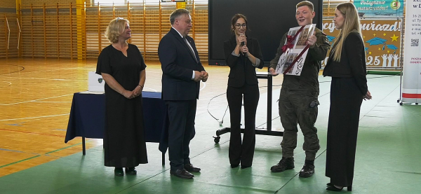 Zakończenie roku szkolnego w dąbrowskim Zespole Szkół – IV klasa żegna mury szkoły