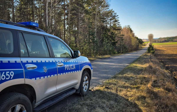 Policjanci pomogli rannemu mężczyźnie
