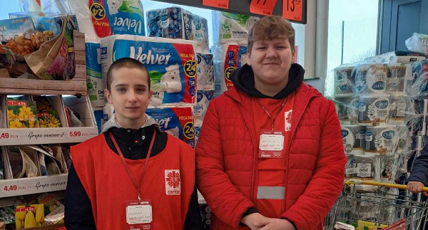 Uczniowie Zespołu Szk&oacute;ł Zawodowych w Sok&oacute;łce Zebrali 607,7 kg Żywności podczas Zbi&oacute;rki "TAK. Pomagam"