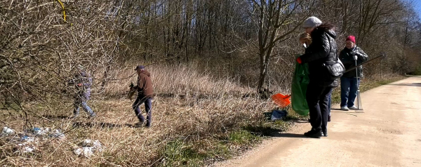Wiosenne społeczne sprzątanie terenów dąbrowskich ogródków działkowych „KALNO” [Film]