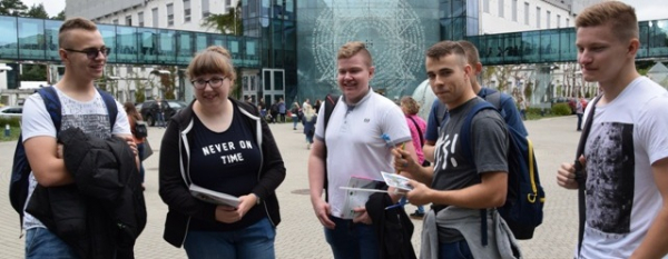 &bdquo;Tu maturzyści podejmują decyzje dotyczące swojej przyszłości.&rdquo; [Zdjęcia]