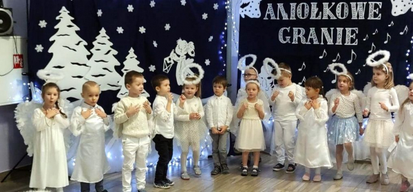&bdquo;Aniołkowe Granie&rdquo; w Przedszkolu Nr 5 [Zdjęcia]