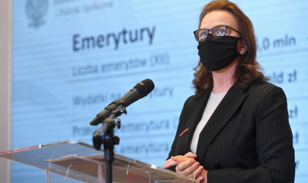 ZUS ostrzega senior&oacute;w przed podejrzanymi telefonami w sprawie 14. emerytury