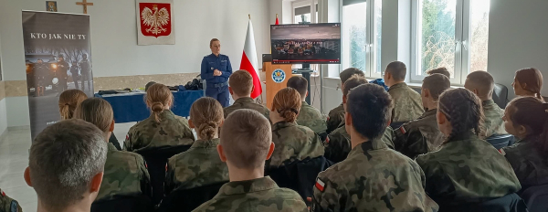 Sok&oacute;lscy Policjanci ozorganizowali Dzień Przedsiębiorczości dla uczni&oacute;w Zespołu Szk&oacute;ł w Dąbrowie Białostockiej [Zdjęcia]