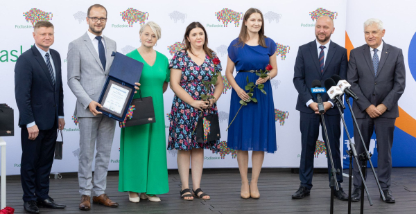Gmina Dąbrowa Białostocka z wyr&oacute;żnieniem w konkursie &bdquo;Podlaskie samorządy dla kobiet&rdquo; [Film i Zdjęcia]