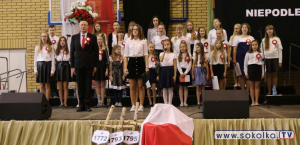 Dąbrowa Białostocka. Uczniowie uczcili Święto Niepodległości [Zdjęcia]