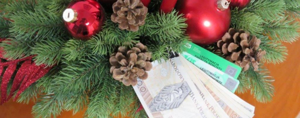 Wszystkie emerytury lub renty dotrą przed świętami. ZUS wcześniej wypłaci  grudniowe świadczenia