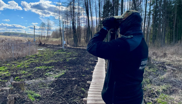 Kolejne ataki na polskie służby i setki prób sforsowania granicy