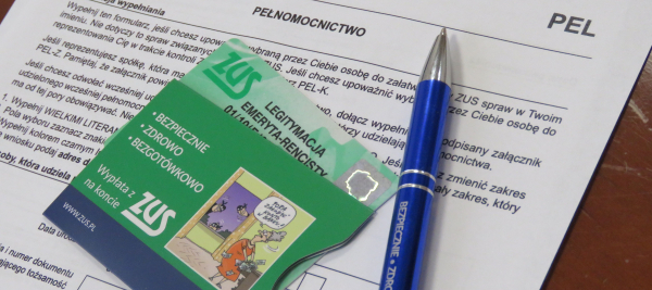 Senior może sam załatwiać spraw w ZUS-ie, może udzielić pełnomocnictwa