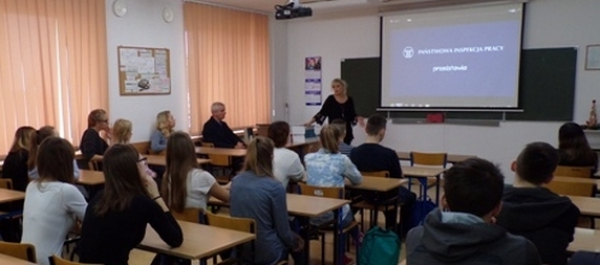 Uczniowe ZSR w Sok&oacute;łce na spotkaniu z przedstawicielami PIP w Białymstoku [Zdjęcia]