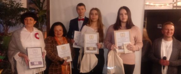 Kolejne sukcesy dąbrowskich licealist&oacute;w [Zdjęcia]