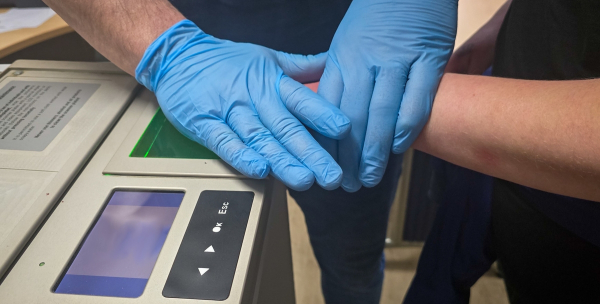 5 zarzut&oacute;w i trzymiesięczny areszt za "nachodzenie" znajomego