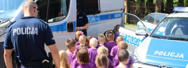 Przedszkolaki z "5" odwiedziły mundurowych [Zdjęcia]