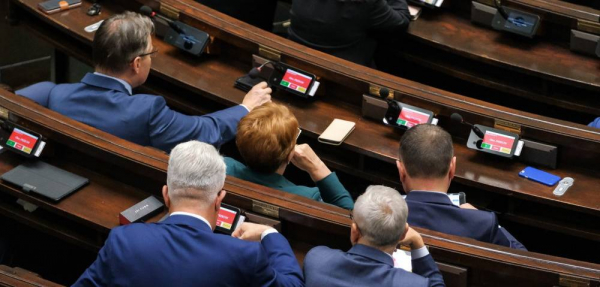 Sejm przyjął ustawę, która wydłuża kadencje samorządów do 30 kwietnia 2024 r.