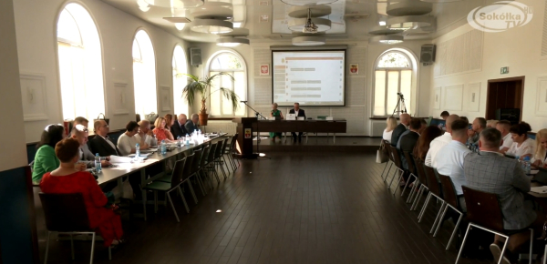 Sp&oacute;r o windę przy wiadukcie. Gmina Sok&oacute;łka zobowiązana do zapłaty 20 tyś. zł  [Film]