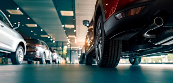 Polacy wciąż stawiają na niemiecką motoryzację i silniki spalinowe - raport OTOMOTO &ldquo;Internetowy Samoch&oacute;d Roku 2023&rdquo;