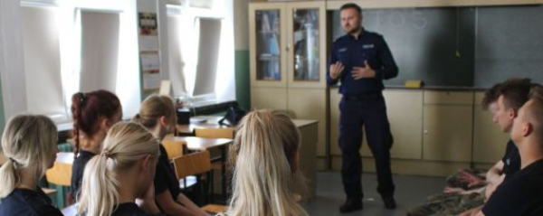 Etos policjanta - spotkanie z klasą mundurową