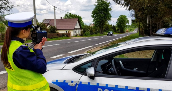 Nieodpowiedzialni kierowcy w rękach policjant&oacute;w