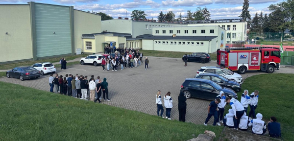 Pr&oacute;bne ewakuacje w plac&oacute;wkach oświatowych na terenie powiatu sok&oacute;lskiego w 2025 roku