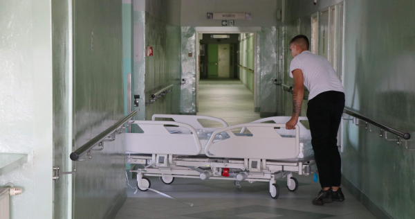 100 nowych ł&oacute;żek trafiło do sok&oacute;lskiego szpitala [Film, Zdjęcia]