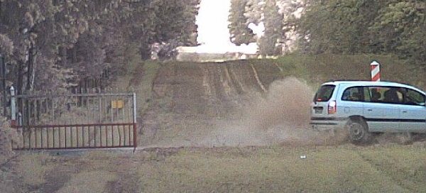 Na podw&oacute;jnym gazie przez granicę [Film]