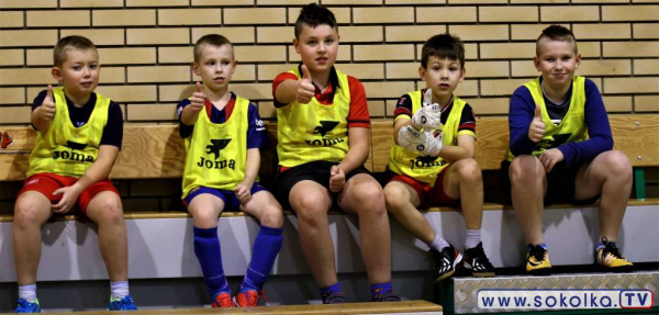 Klub sportowy &bdquo;Dąb&rdquo; Dąbrowa Białostocka szkoli młodych piłkarzy [Film i Zdjęcia]