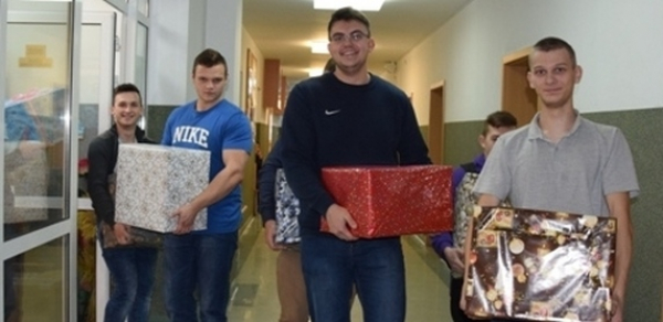 Zorganizowali zbi&oacute;rkę żywności, aby pom&oacute;c&nbsp;kombatantom z szereg&oacute;w AK [Zdjęcia]