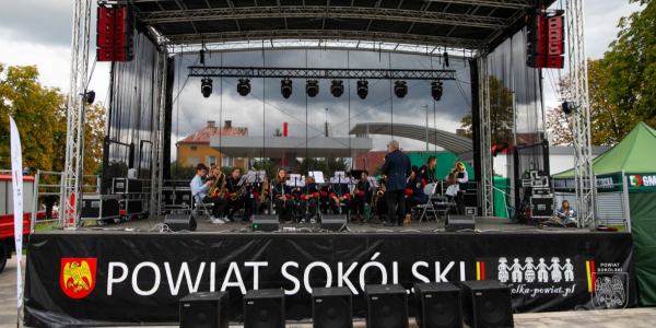 MOST TALENT&Oacute;W rozświetlił Dąbrowę Białostocką muzyką i tańcem.