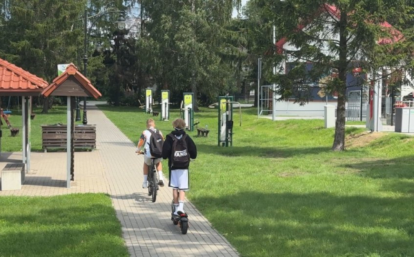 Prawo jazdy dla siedemnastolatk&oacute;w i obowiązkowe kaski dla dzieci &ndash; zmiany w przepisach drogowych