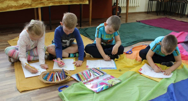 "Brzydkie Kaczątko", kolejne spotkanie z cyklu "Lato z Biblioteką" [Zdjęcia]