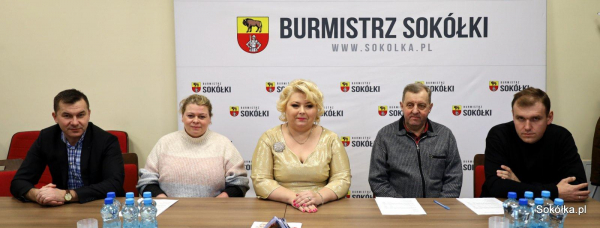 Przekazanie wyposażenia i materiał&oacute;w dla klub&oacute;w wiejskich [Zdjęcia]