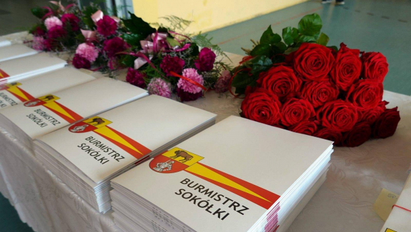 252 uczni&oacute;w otrzymało stypendia od Burmistrz Sok&oacute;łki [Zdjęcia]