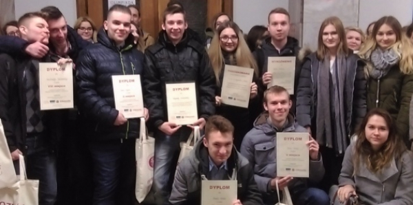 Uczniowie sok&oacute;lskiego LO otrzymają staż dziennikarski w TVP3 i Kurierze Porannym [Zdjęcia]